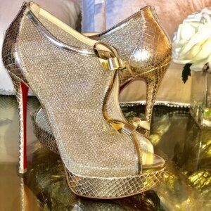 NEW- Christian Louboutin Gold Bow Tie Booty